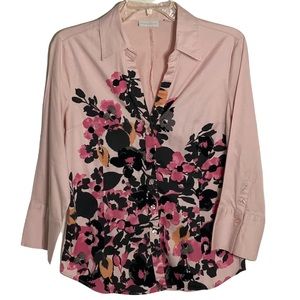 New York and Company floral blouse so beautiful and unique. Size M